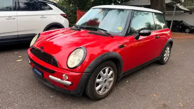 MINI Cooper 2002 — Citadine iconique, moteur fiable, prix attractif — côté