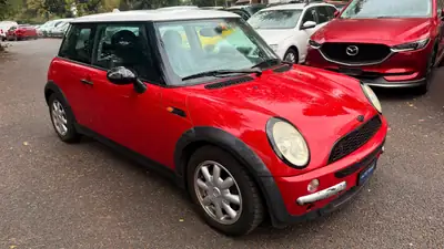 MINI Cooper 2002 — Citadine iconique, moteur fiable, prix attractif — arrière