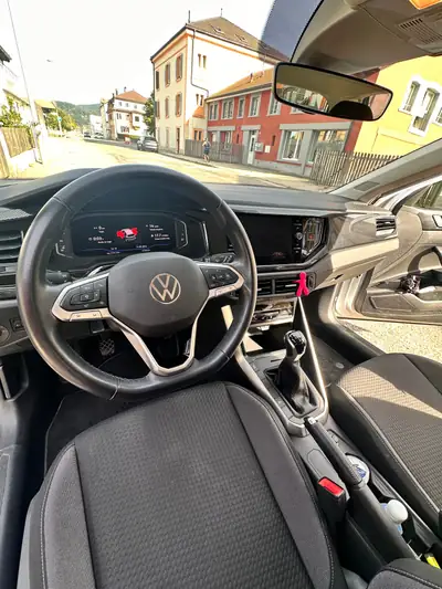 VW Polo 1.0 TSI Life — Citadine économique, 44'000 km seulement — vista posteriore