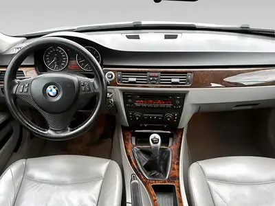 BMW 330i — Berline sportive 2005, 258 ch, sans sinistre et expertise récente — Miniature 11