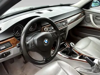 BMW 330i — Berline sportive 2005, 258 ch, sans sinistre et expertise récente — Miniature 10