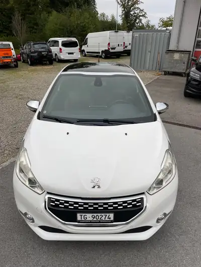 Peugeot 208 1.6 Turbo GTi — Performance sportive et économie d'essence — tableau de bord