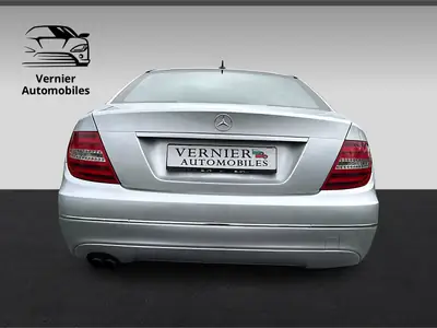Mercedes-Benz C 180 BlueEfficiency — Berline élégante, consommation maîtrisée, sans sinistre — tableau de bord