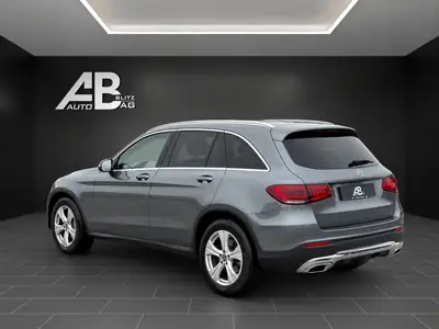 Mercedes-Benz GLC 220 d 4Matic — SUV premium diesel, tout-terrain affûté, facelift 2019 — vista posteriore