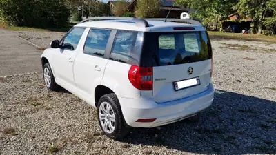 Skoda Yeti 2.0 TDI 110 Active 4x4 — SUV compact robuste, 4 roues motrices et attelage — rear view
