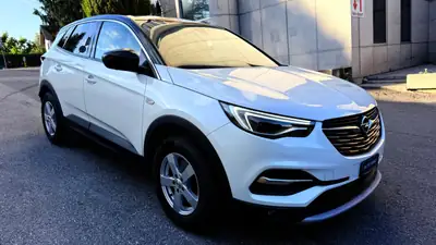 Opel Grandland X 1.2i Excellence — SUV compact automatique, 131'000 km, sans accident — côté
