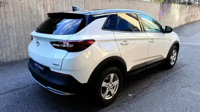 Opel Grandland X 1.2i Excellence — SUV compact automatique, 131'000 km, sans accident — tableau de bord