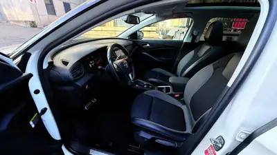 Opel Grandland X 1.2i Excellence — SUV compact automatique, 131'000 km, sans accident — Miniature 10