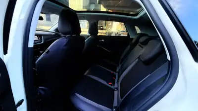 Opel Grandland X 1.2i Excellence — SUV compact automatique, 131'000 km, sans accident — Miniature 12