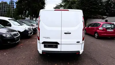 Ford Transit Custom Van 280 L1H1 — Utilitaire diesel fiable, faible kilométrage, à rénover — intérieur