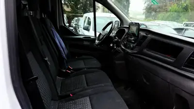 Ford Transit Custom Van 280 L1H1 — Utilitaire diesel fiable, faible kilométrage, à rénover — Miniature 9