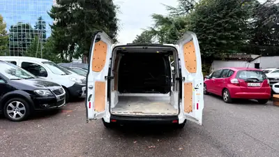 Ford Transit Custom Van 280 L1H1 — Utilitaire diesel fiable, faible kilométrage, à rénover — Miniature 7