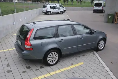 Volvo V50 2.5 T5 Summum — Break robuste, 89 000 km, moteur 5-cylindres régénéré — tableau de bord