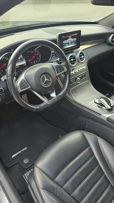 Mercedes-Benz C 250 BlueTec AMG Line — Diesel performant, 4x4 intégral et équipement premium — interior