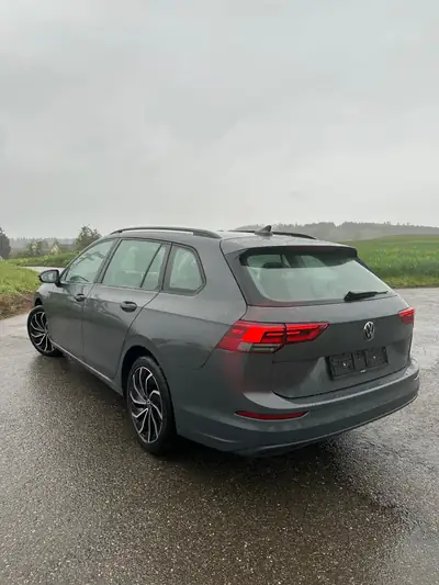 VW Golf 2.0 TDI Life DSG — Break économique, 150 ch et boîte auto — Seitenansicht