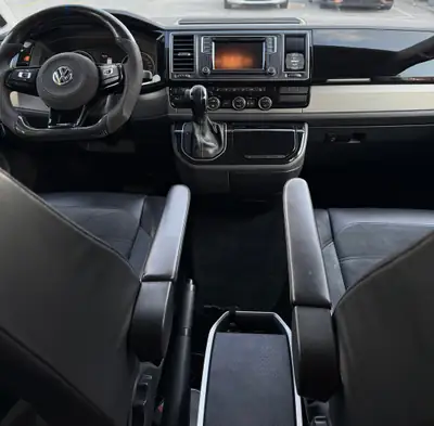 VW T6 Multivan Generation Six — Monospace 7 places diesel, 221'000 km — Miniature 7