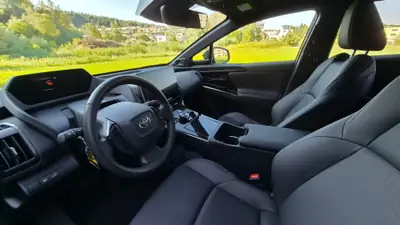 Toyota BZ4X Premium AWD — SUV électrique performant, seulement 23 000 km — dashboard