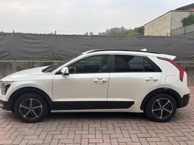 Kia Niro 1.6 GDi Hybrid Style 2024 — SUV compact hybride, 32 500 km seulement — exterior view