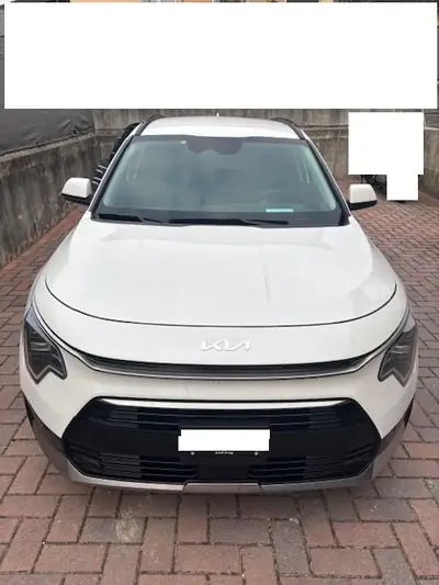 Kia Niro 1.6 GDi Hybrid Style 2024 — SUV compact hybride, 32 500 km seulement — side view