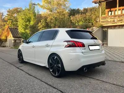 Peugeot 308 1.6 PureTech GTi — Sportivité et efficacité énergétique — Heckansicht