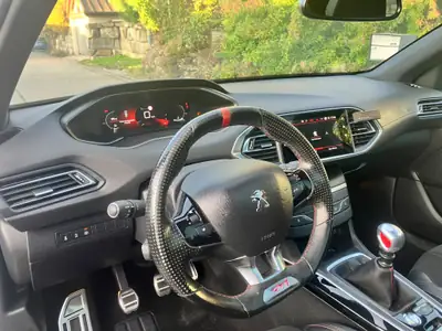 Peugeot 308 1.6 PureTech GTi — Sportivité et efficacité énergétique — Armaturenbrett