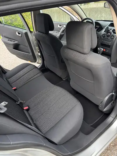 Renault Mégane 2.0 16V Business — Break spacieux, motorisation robuste, historique sans sinistre — Armaturenbrett