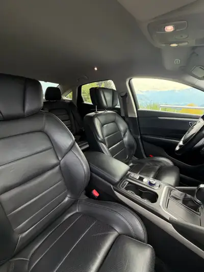 Renault Talisman 1.6 TCe Initiale — Berline élégante, 200 ch sans compromis — interior