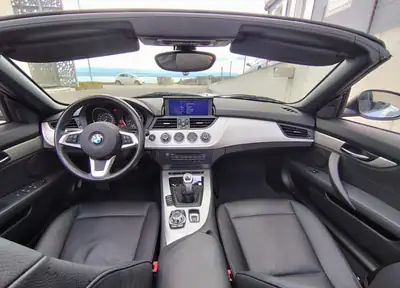 BMW Z4 sDrive 2.3i — Cabriolet sportif 204 ch, entretien BMW certifié — interior