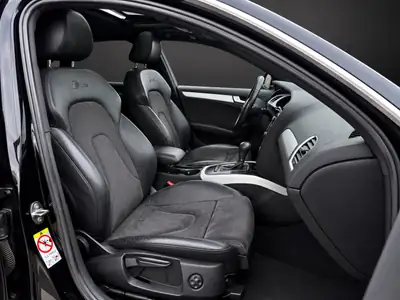 Audi A4 Limousine S-Line 2.0 TFSI — Berline sportive, 211 ch, équipement premium — Miniature 9