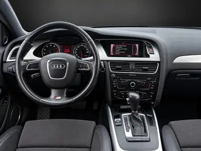 Audi A4 Limousine S-Line 2.0 TFSI — Berline sportive, 211 ch, équipement premium — Miniature 11