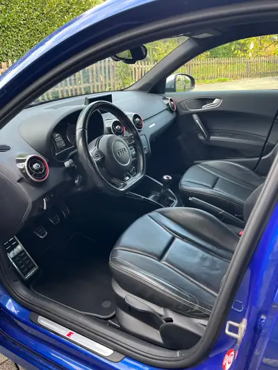 Audi S1 2.0 TFSI Quattro — Compacte sportive 231 ch, très basse kilométrage — interni
