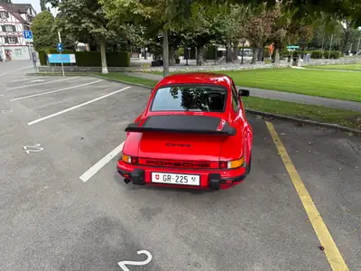 Porsche 911 Carrera 3.2 — Icône des années 1980, véhicule vétéran authentique — Miniature 15