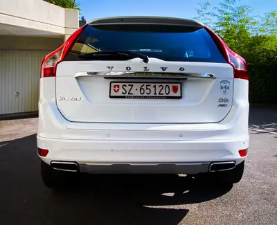 Volvo XC60 2.4 D5 Summum AWD — SUV premium diesel, révisions Volvo à jour — interior