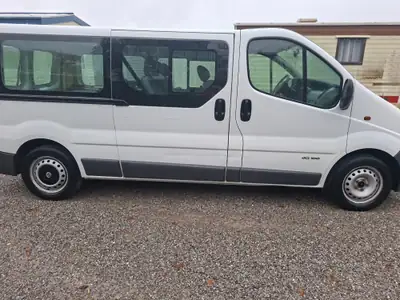 Nissan Primastar 1.9 dCi 100 — Fourgon utilitaire 7 places, diesel économique — exterior view