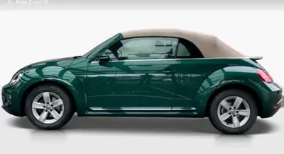 VW Beetle Cabrio 1.4 TSI — British Racing Green métallisé, décapotable iconique — côté