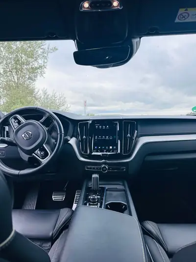 Volvo XC60 2.0 T8 TE R-Design eAWD — Hybride rechargeable premium, 85'000 km — detail