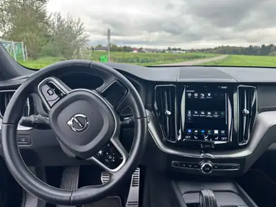 Volvo XC60 2.0 T8 TE R-Design eAWD — Hybride rechargeable premium, 85'000 km — dashboard