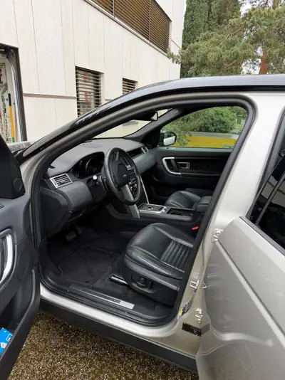 Land Rover Discovery Sport 2.0 TD4 180 HSE Luxury — SUV robuste, 99'788 km, traction intégrale — interior