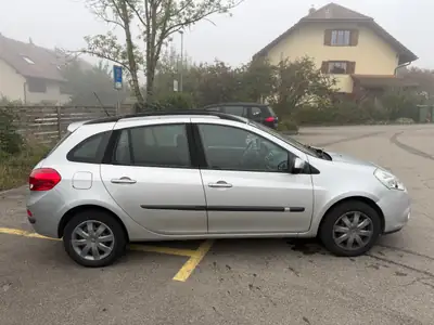 Renault Clio 1.2 16V Expression — Citadine polyvalente break, 135000 km — rear view