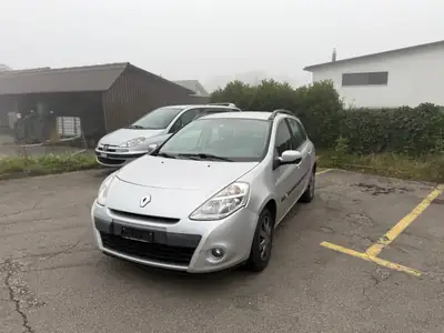 Renault Clio 1.2 16V Expression — Citadine polyvalente break, 135000 km — exterior view