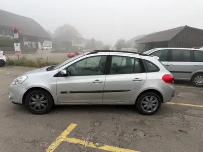 Renault Clio 1.2 16V Expression — Citadine polyvalente break, 135000 km — side view