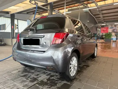 Toyota Yaris 1.33 VVT-i Trend 2015 — Citadine fiable, faible kilométrage et consommation économe — dashboard