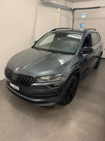 Skoda Karoq 2.0 TSI SportLine 4x4 — SUV polyvalent, 56 600 km, finition premium — Außenansicht