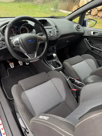 Ford Fiesta 1.6 EcoBoost ST — Sportive compacte, 182 ch dynamiques — rear view