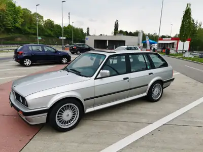 BMW 325 IX Break 1990 — Spacieuse break familiale avec transmission intégrale, 228000 km — exterior view