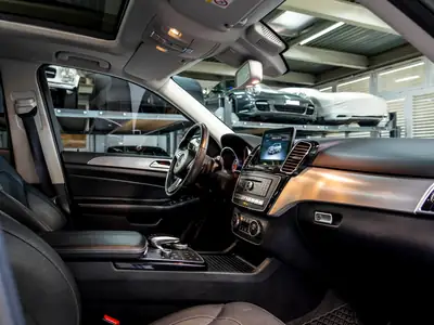 Mercedes-Benz GLE 43 AMG 4Matic — SUV haute performance, full options, garantie incluse — Miniature 24