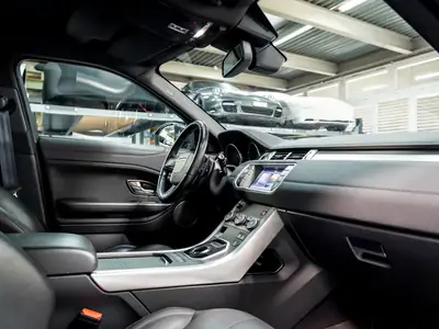 Land Rover Range Rover Evoque 2.0 Si4 — SUV premium 4x4, état impeccable, 79'900 km — Miniatura 25