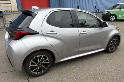 Toyota Yaris 1.5 VVT-i HSD Trend — Hybride économe, 17 800 km seulement — Innenraum