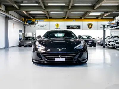 Ferrari GTC 4 Lusso 2016 — Grand Turismo 690 ch, jantes concaver et suspension abaissée — Seitenansicht