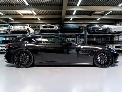 Ferrari GTC 4 Lusso 2016 — Grand Turismo 690 ch, jantes concaver et suspension abaissée — Armaturenbrett